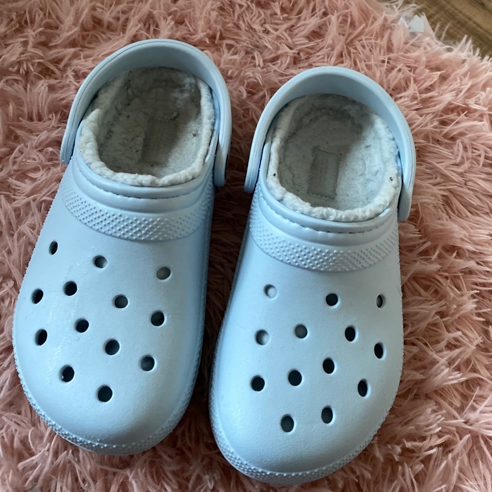 women’s fuzzy crocs